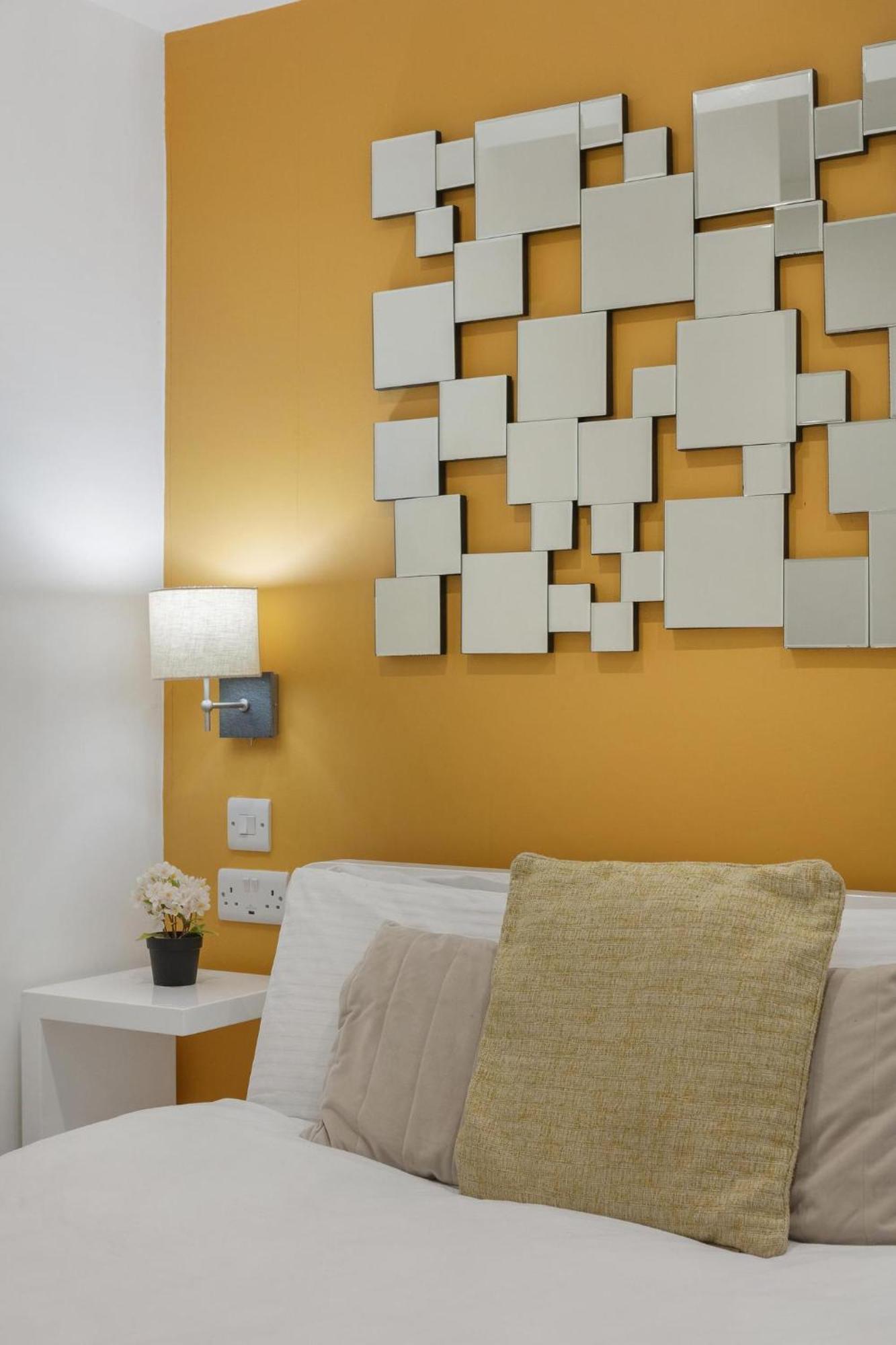 And Modern One Bedroom Flat Apartment *