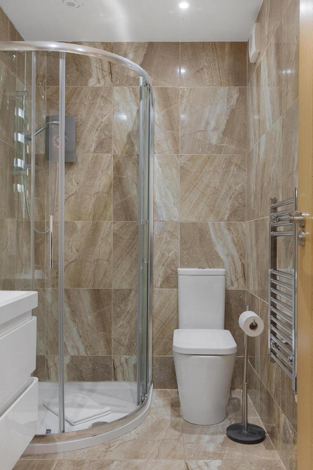 And Modern One Bedroom Flat Apartment